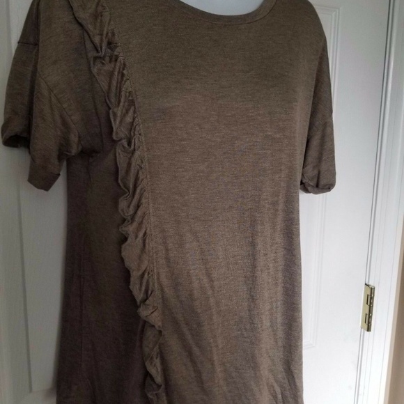 Color Thread Ruffled Heathered Brown Size M top - Picture 2 of 3